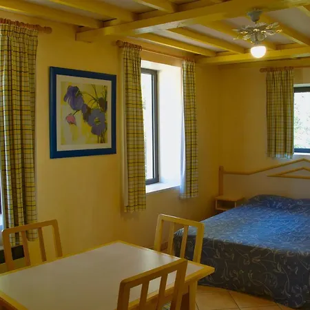 Le Castélas Aparthotel Aigueze